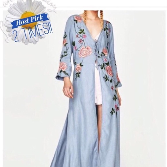 NWT-Amazing Embroidered Blue Kimono - Picture 2 of 5